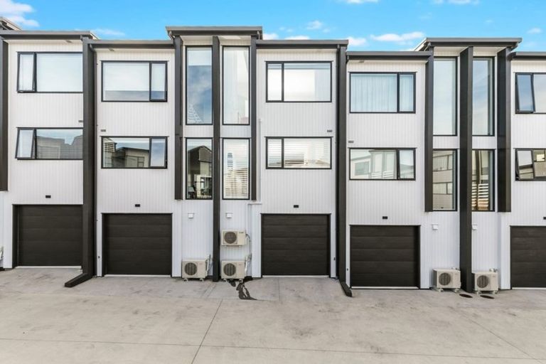 Photo of property in 10 Pottery Crescent, Hobsonville, Auckland, 0618