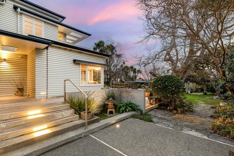 Photo of property in 33 Cheviot Road, Lowry Bay, Lower Hutt, 5013