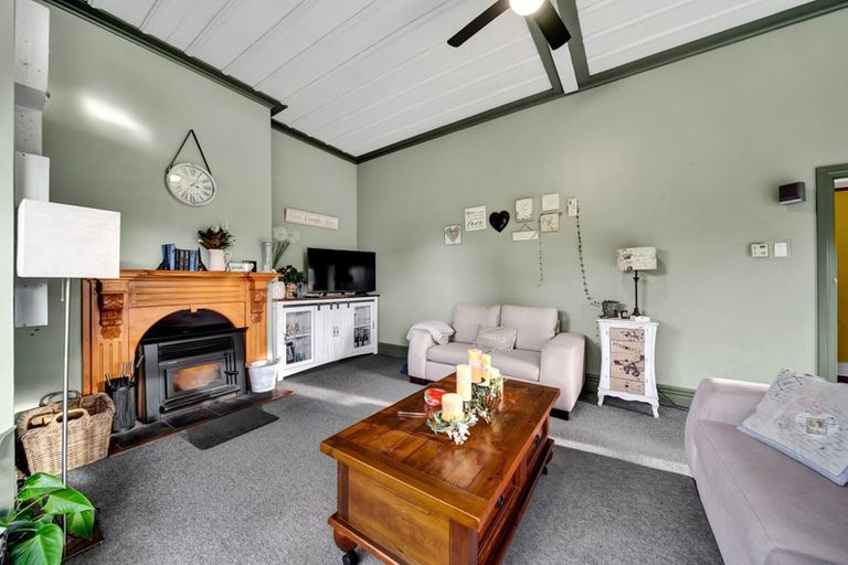 Photo of property in 61 Turuturu Road, Hawera, 4610