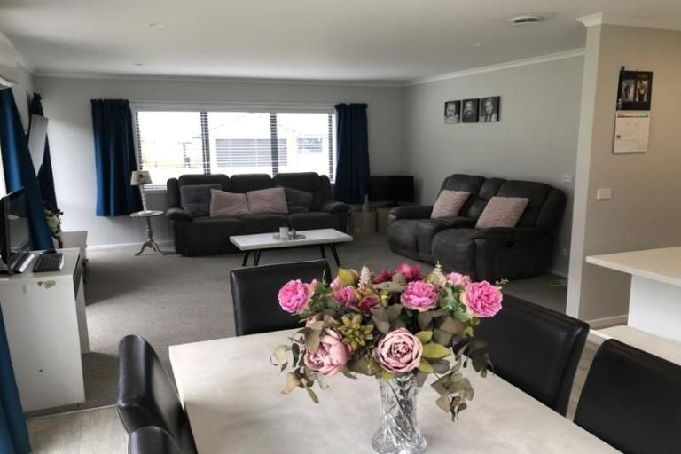 Photo of property in 11 Jack Vaughan Grove, Wainuiomata, Lower Hutt, 5014