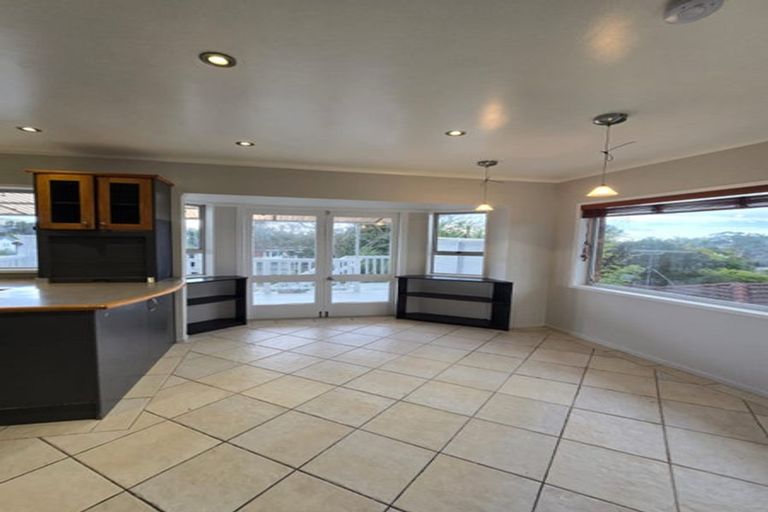 Photo of property in 18 Long Street, Torbay, Auckland, 0630