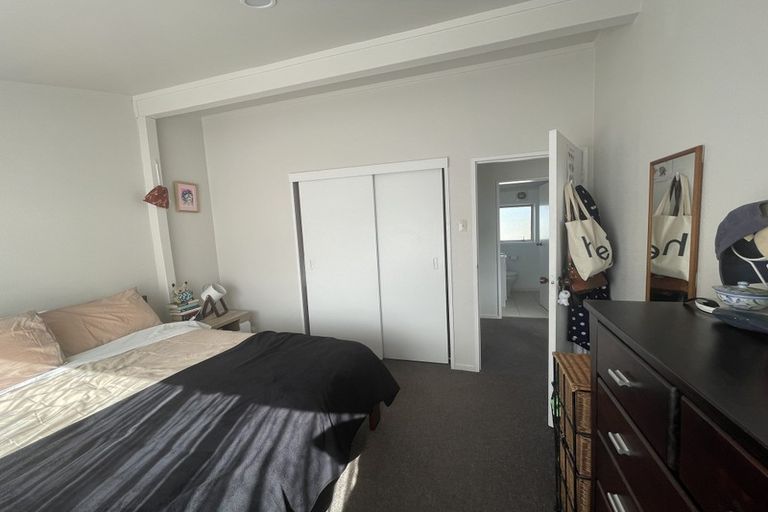 Photo of property in 133f1 Queens Drive, Lyall Bay, Wellington, 6022