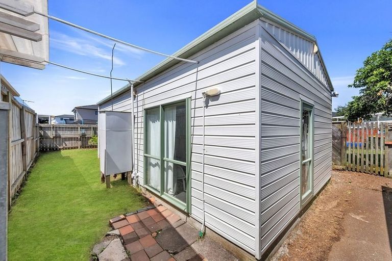Photo of property in 34 Landon Avenue, Mangere East, Auckland, 2024