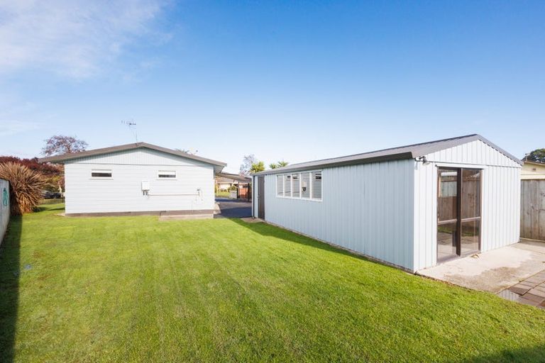 Photo of property in 9 Pinedale Parade, Milson, Palmerston North, 4414