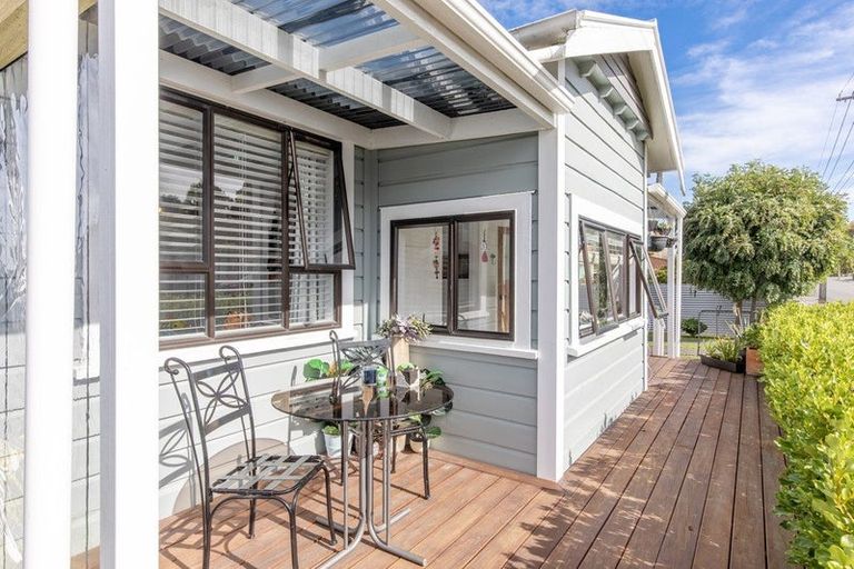 Photo of property in 13 Waverley Street, Waipawa, 4210