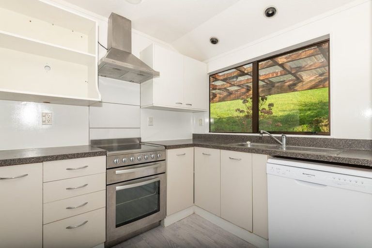 Photo of property in 22 Albatross Close, Whitby, Porirua, 5024