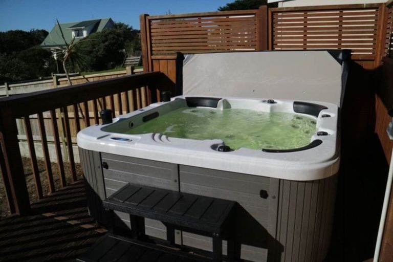 Photo of property in 3 Norna Grove, Waikawa Beach, Levin, 5573