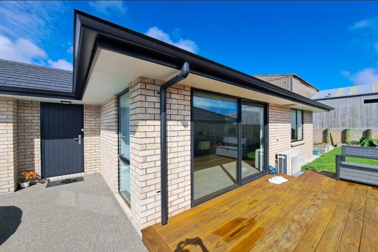 Photo of property in 10 Rehua Place, Waiwhakaiho, New Plymouth, 4312