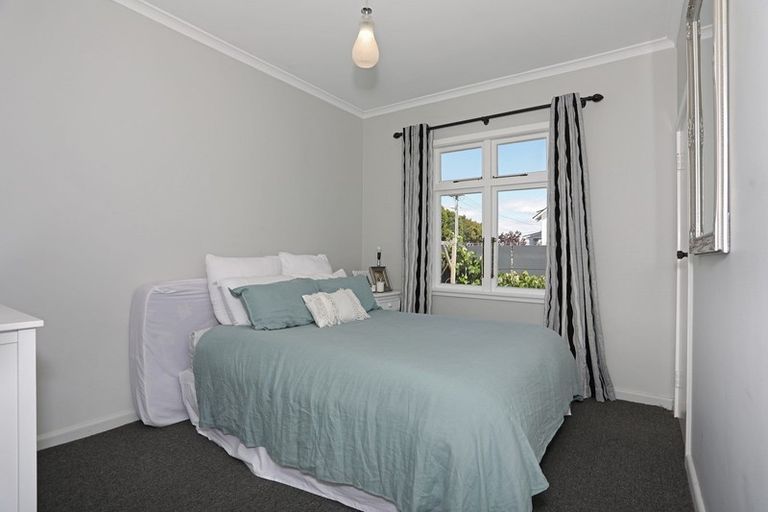 Photo of property in 16 Oxford Street, Marton, 4710