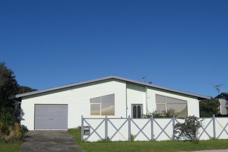 Photo of property in 16 Olive Terrace, Paraparaumu Beach, Paraparaumu, 5032