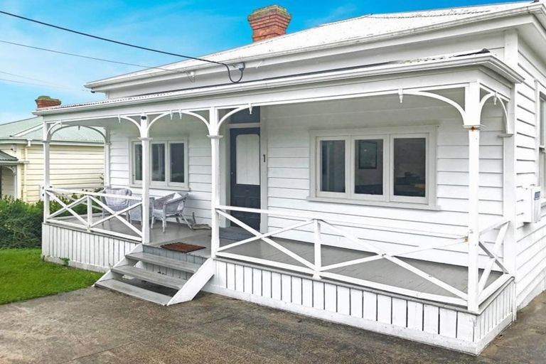 Photo of property in 16 Kawerau Avenue, Devonport, Auckland, 0624