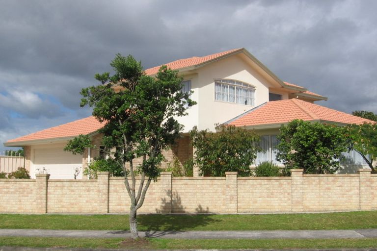 Photo of property in 1 Jubaea Place, Henderson, Auckland, 0610