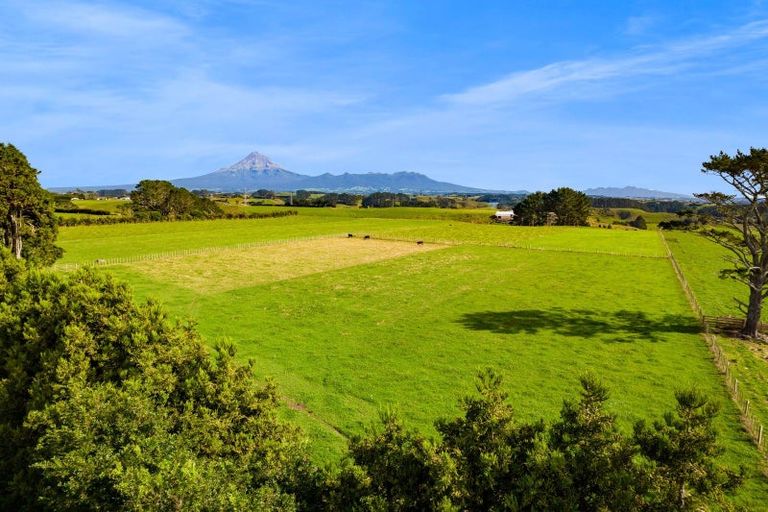 Photo of property in 80 Clearview Road, Lepperton, New Plymouth, 4373