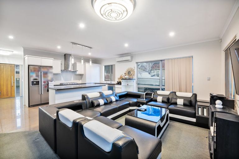 Photo of property in 6 Jezero Drive, Massey, Auckland, 0614