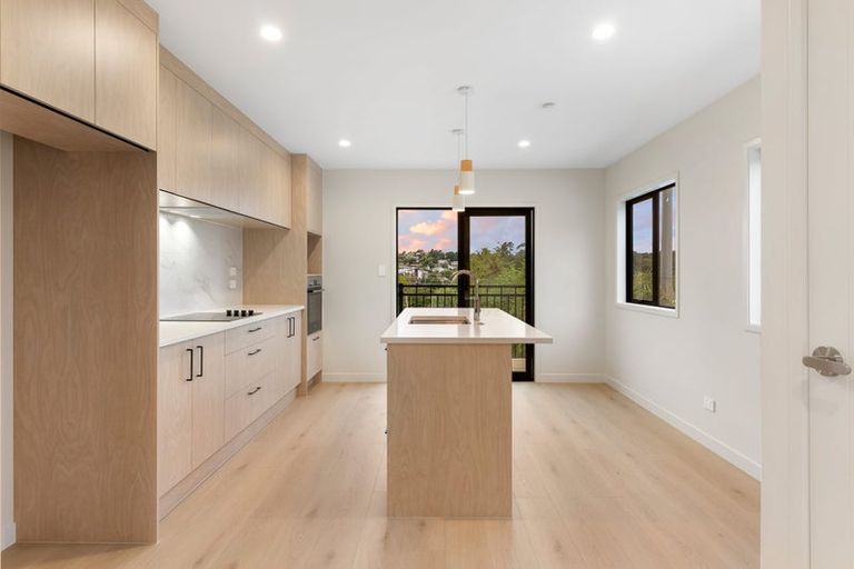 Photo of property in 15 Awhi Lane, Massey, 0614