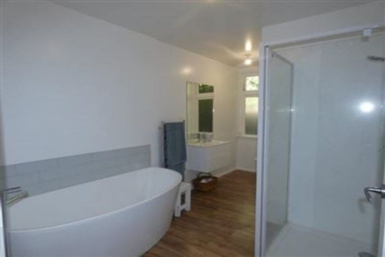 Photo of property in 70 Pembroke Road, Northland, Wellington, 6012