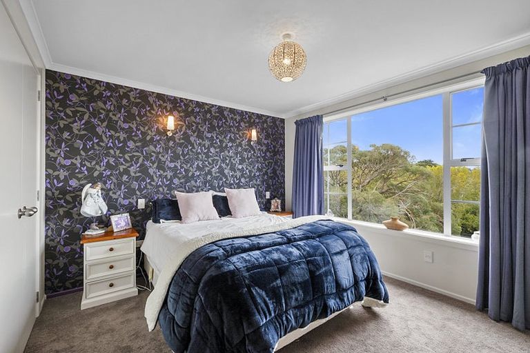 Photo of property in 38 Seaview Road, Marfell, New Plymouth, 4310