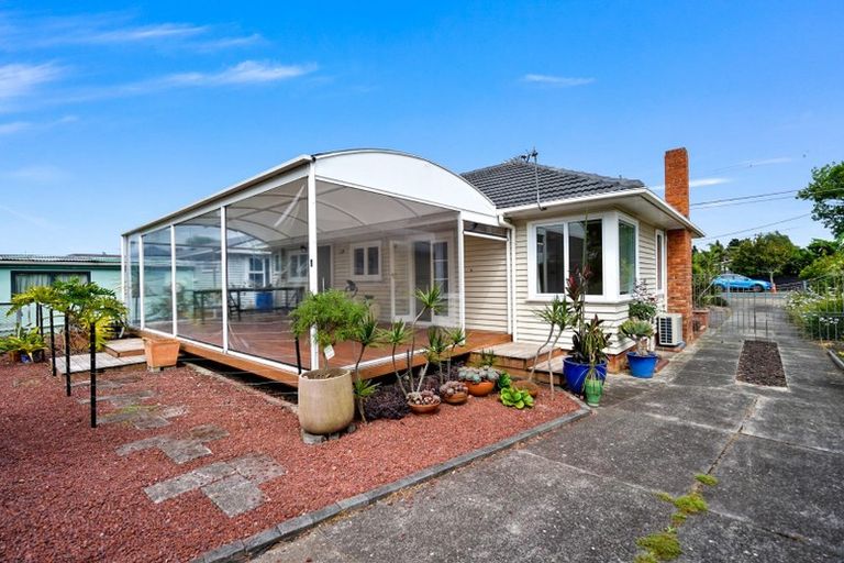 Photo of property in 78 Matipo Road, Te Atatu Peninsula, Auckland, 0610