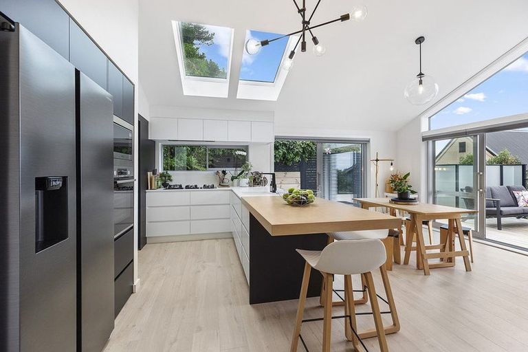 Photo of property in 111a Breaker Bay Road, Breaker Bay, Wellington, 6022