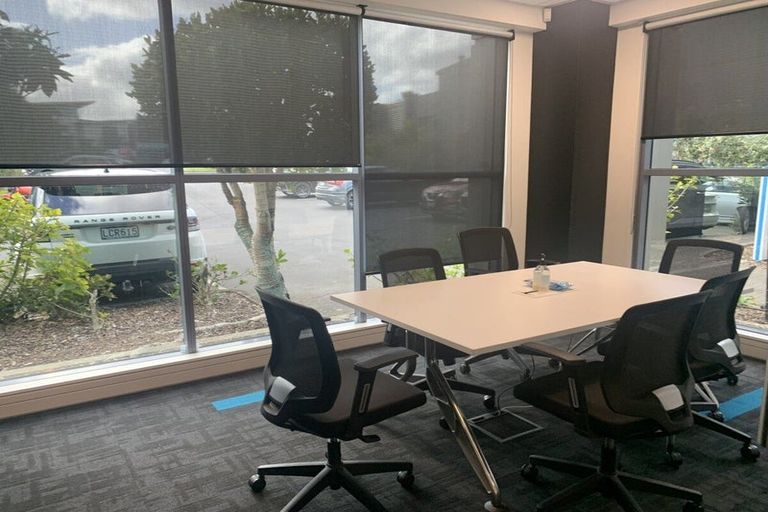 Photo of property in 5 Omega Street, Newlands, Wellington, 6037