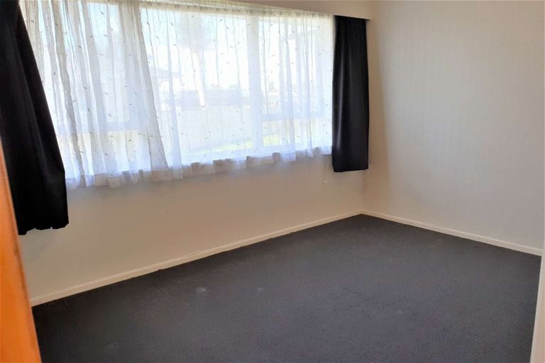 Photo of property in 2/4 Kaumatua Place, Te Atatu Peninsula, Auckland, 0610