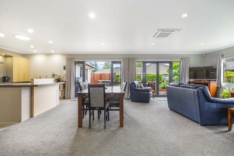 Photo of property in 90 Saint James Drive, Huntington, Hamilton, 3210