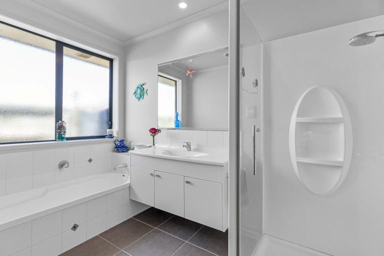 Photo of property in 5 Kirtle Close, Pyes Pa, Tauranga, 3112