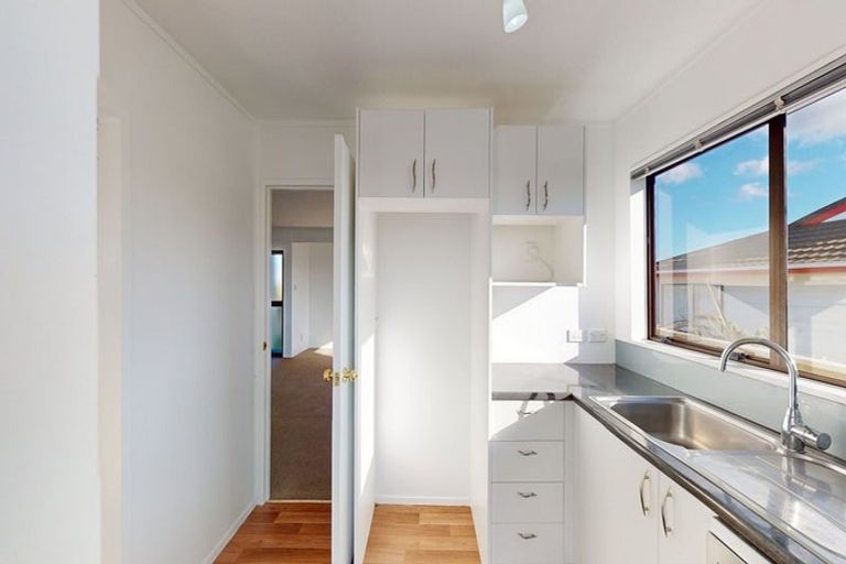 Photo of property in 41a Sunhaven Drive, Newlands, Wellington, 6037