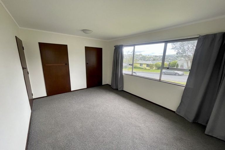 Photo of property in 93 Stewart Drive, Newlands, Wellington, 6037