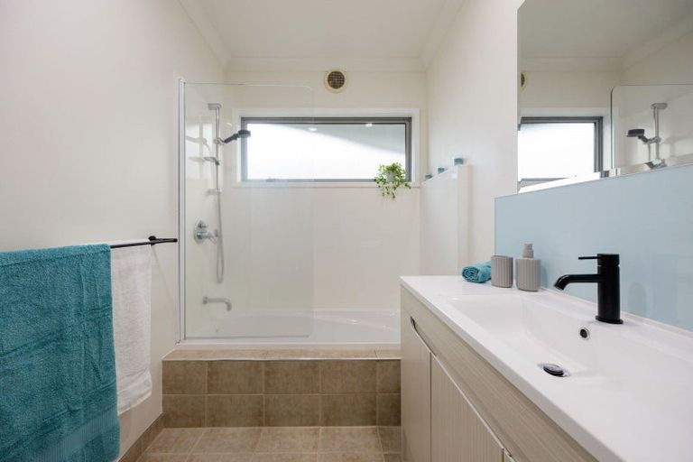 Photo of property in 27a Kenney Crescent, Fairfield, Hamilton, 3214