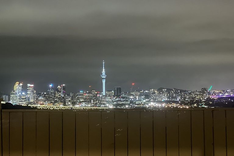 Photo of property in 14 Chelsea View Drive, Chatswood, Auckland, 0626