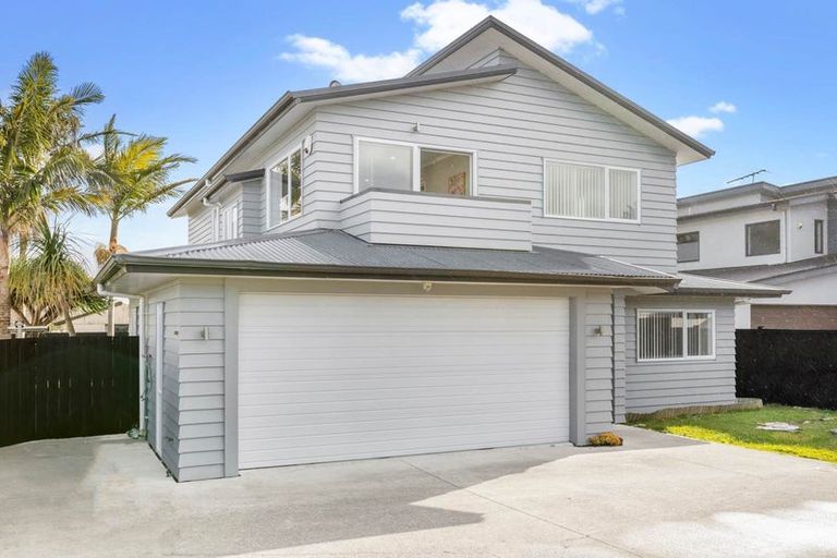 Photo of property in 20a Karamu Street, Te Atatu Peninsula, Auckland, 0610