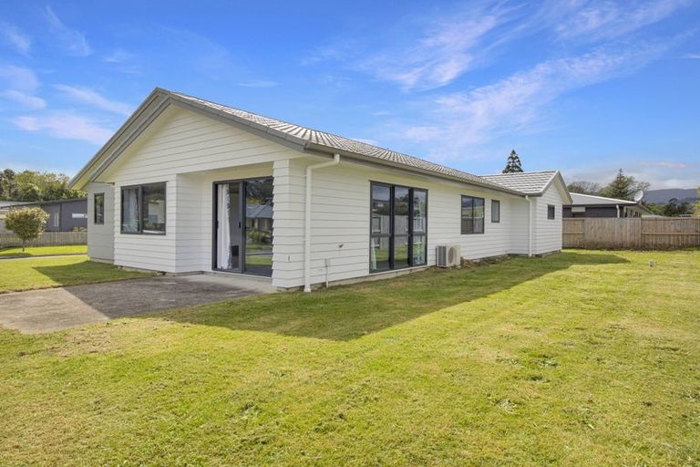 Photo of property in 2 Kingi Te Ahoaho Place, Otaki, 5512
