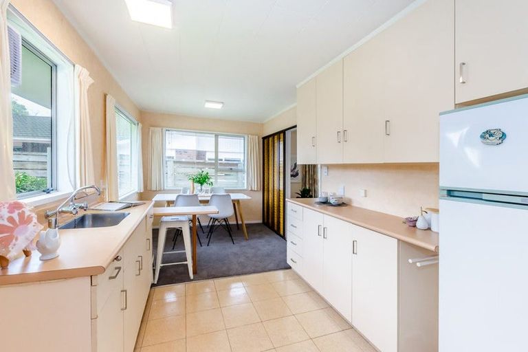 Photo of property in 19a Rewarewa Crescent, Waikanae, 5036