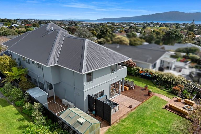 Photo of property in 11 Island View Terrace, Waikanae Beach, Waikanae, 5036