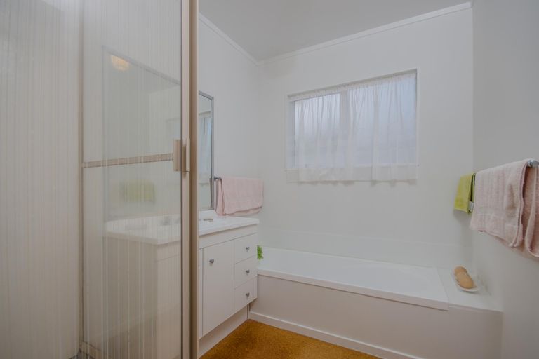 Photo of property in 91 Lynwood Road, New Lynn, Auckland, 0600