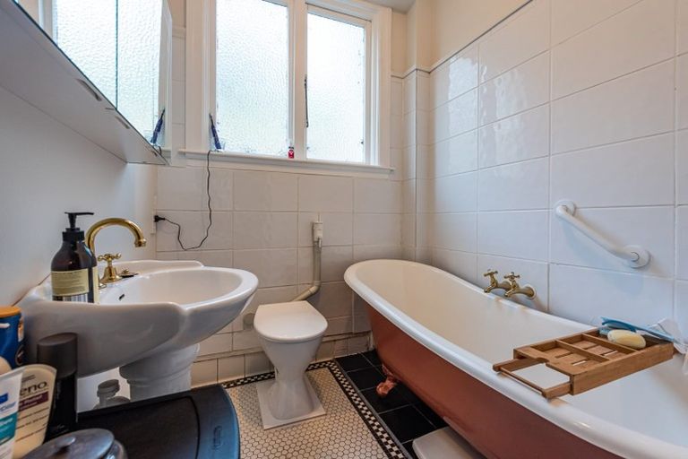 Photo of property in 246u2 Oriental Parade, Oriental Bay, Wellington, 6011