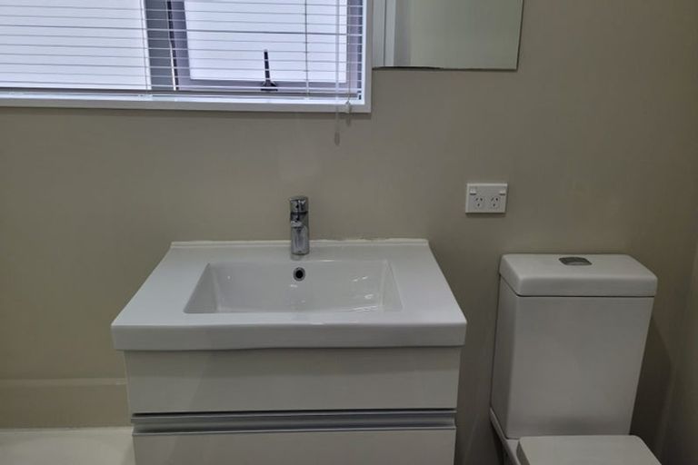Photo of property in 45 Sylvan Crescent, Te Atatu South, Auckland, 0610