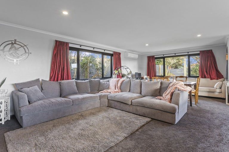 Photo of property in 15a Carthew Street, Okato, 4335