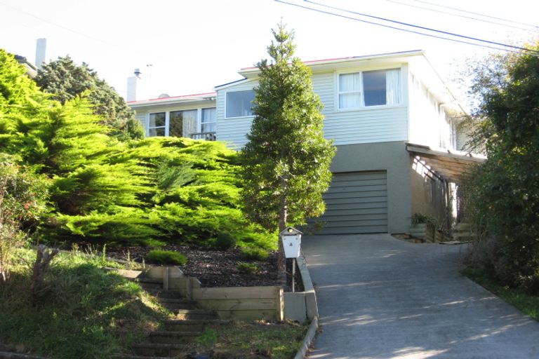 Photo of property in 4 Spenmoor Street, Newlands, Wellington, 6037