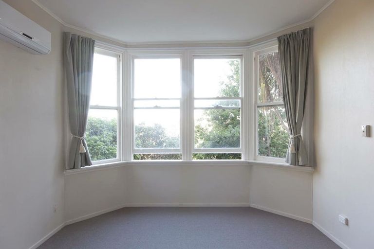 Photo of property in 53 Garden Road, Northland, Wellington, 6012