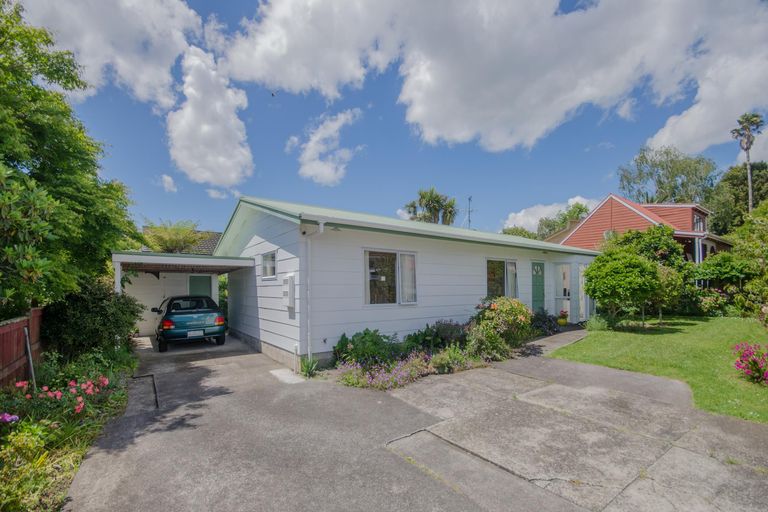 Photo of property in 91 Lynwood Road, New Lynn, Auckland, 0600