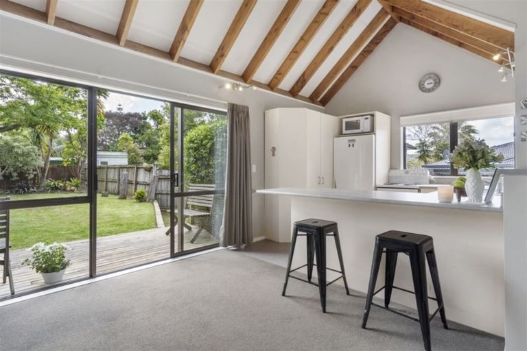 Photo of property in 34a Lauderdale Road, Birkdale, Auckland, 0626