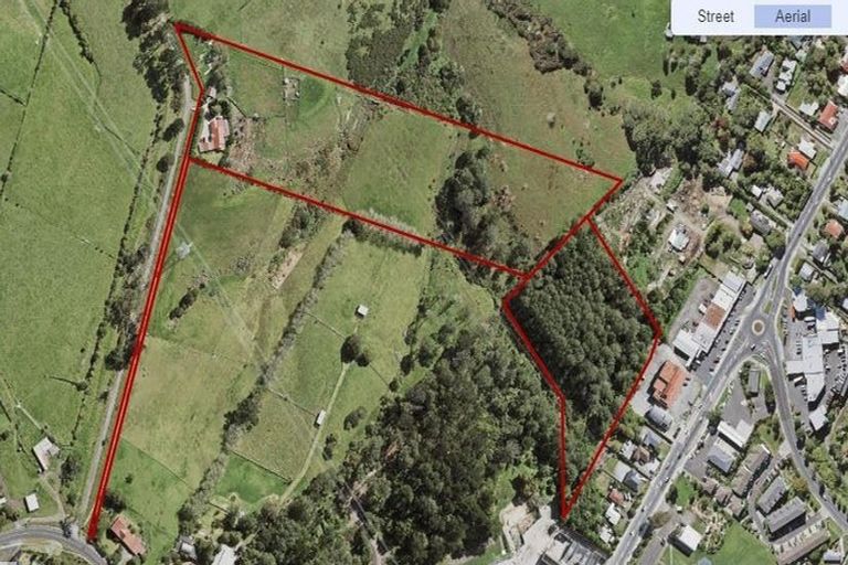 Photo of property in 21 Red Hills Road, Massey, Auckland, 0614