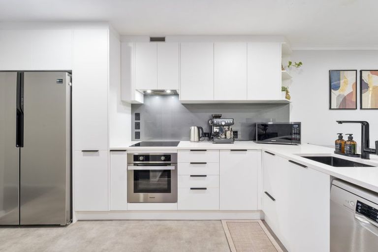 Photo of property in 11/17 Harbour View Road, Te Atatu Peninsula, Auckland, 0610