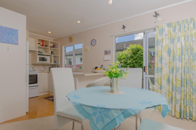 Photo of property in 91 Lynwood Road, New Lynn, Auckland, 0600
