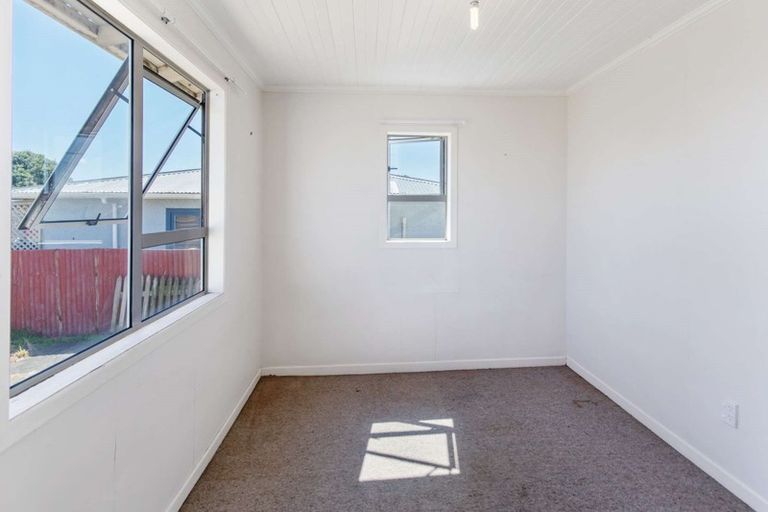 Photo of property in 1 Manuka Street, Castlecliff, Whanganui, 4501