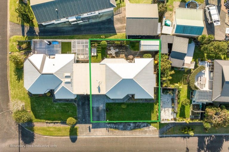 Photo of property in 103 Everitt Crescent, Whangamata, 3620