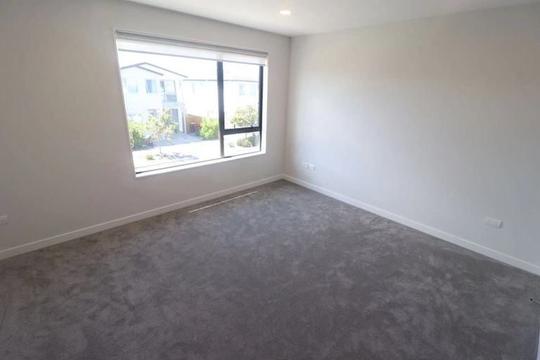 Photo of property in 10 Silvereye Road, Hobsonville, Auckland, 0616