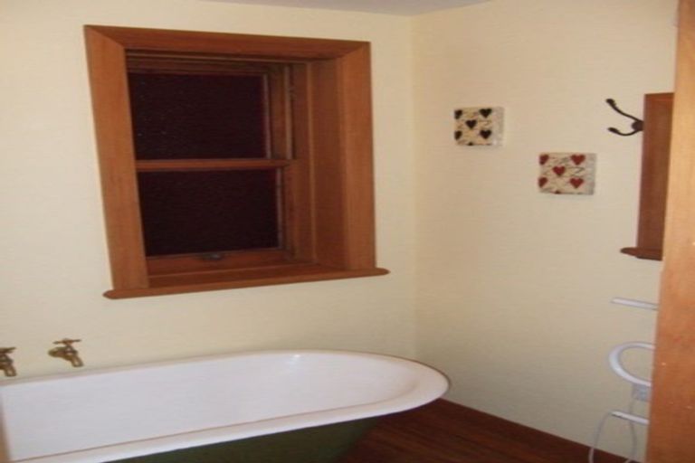 Photo of property in 80 Rolleston Street, Mount Cook, Wellington, 6021